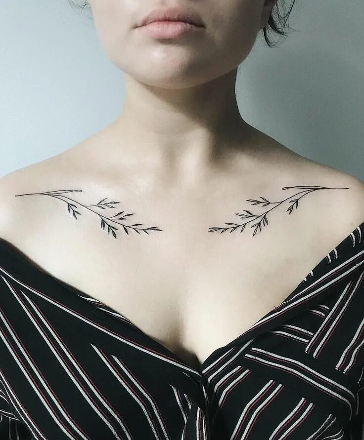 Красивые тату на ключице фото 300+ Beautiful Chest Tattoos For Women (2020) Girly Designs & Piece Tattoo Ideas