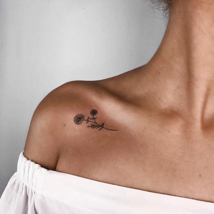 Красивые тату на ключице фото Meu raminho de beneditas (é um tipo de flor muito importante pra mim, contarei m
