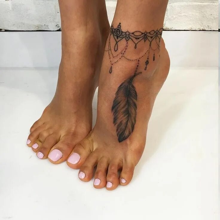 Красивые тату на ногу девушке фото 1001+ Fuß Tattoo Kette Inspirationen, die die besten Zier fürs Knöchel sind - ZE