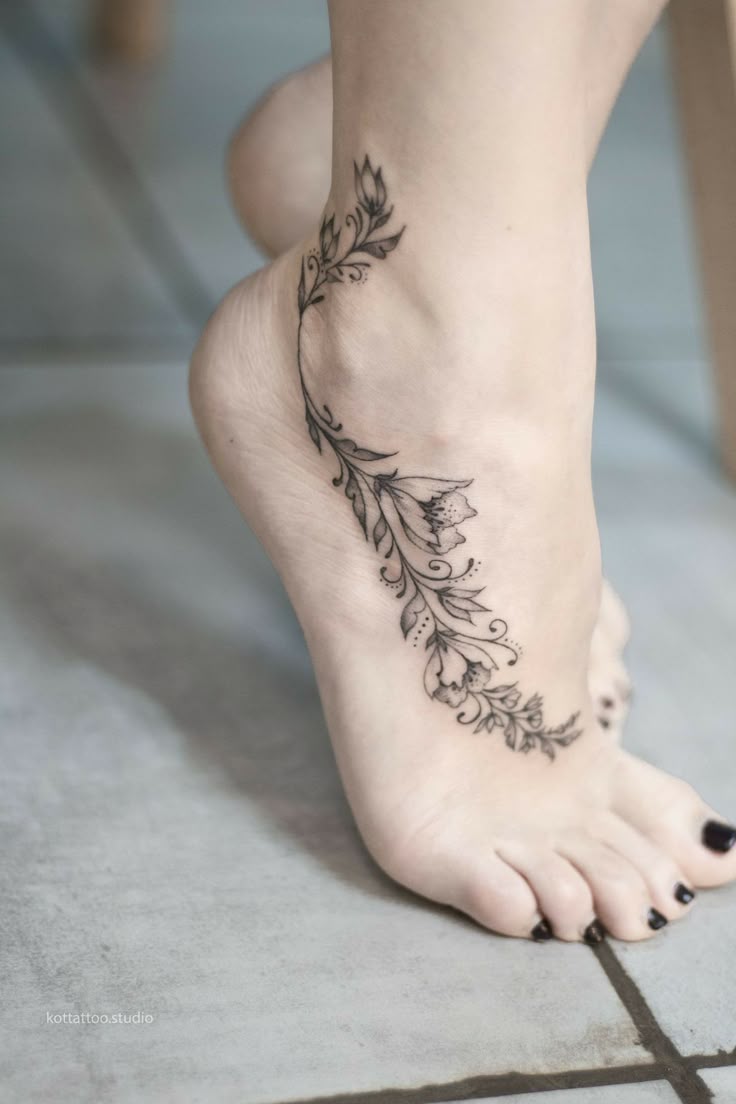 Красивые тату на ногу девушке фото Пин от пользователя BAMBYOLINA на доске tatuaggi Татуировки ног, Небольшие женск
