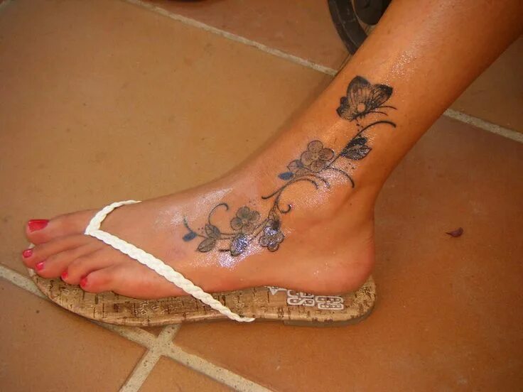 Красивые тату на ногу девушке фото Tattoo ideas Vine foot tattoos, Foot tattoos for women, Foot tattoo