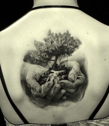 Красивые тату со смыслом фото Grand arbre dans le tatouage des mains sur le dos - Tatouage arbre 10/11/2015 Tr