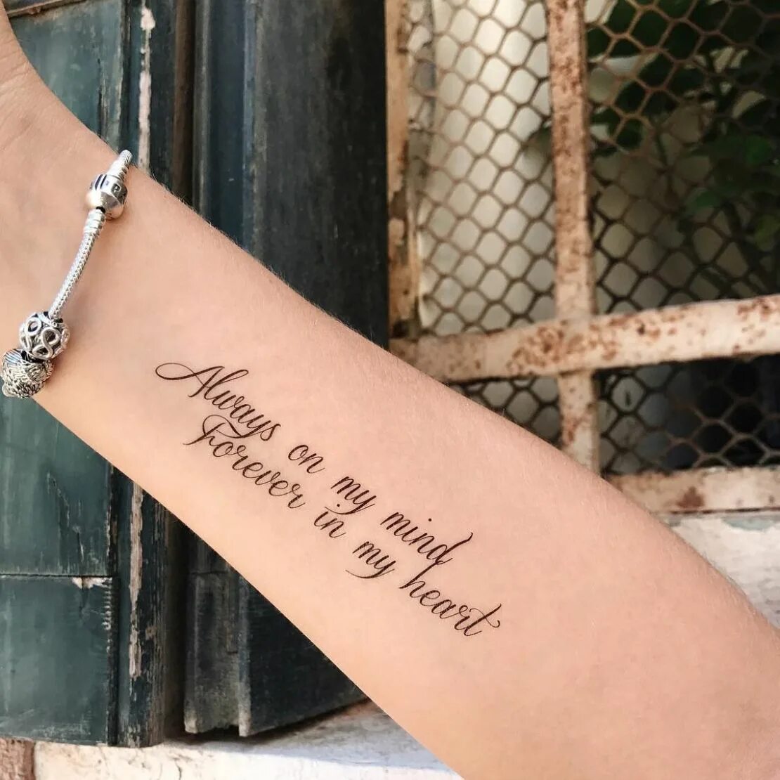 Красивые тату со смыслом фото Forever in my heart tattoo - acharyajpsingh Татуировка на запястье, Татуировки д