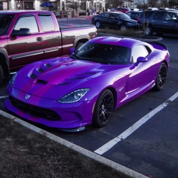Красивые цвета машин фото A dodge viper with a barbie-inspired paint job. A bold statement to say the leas