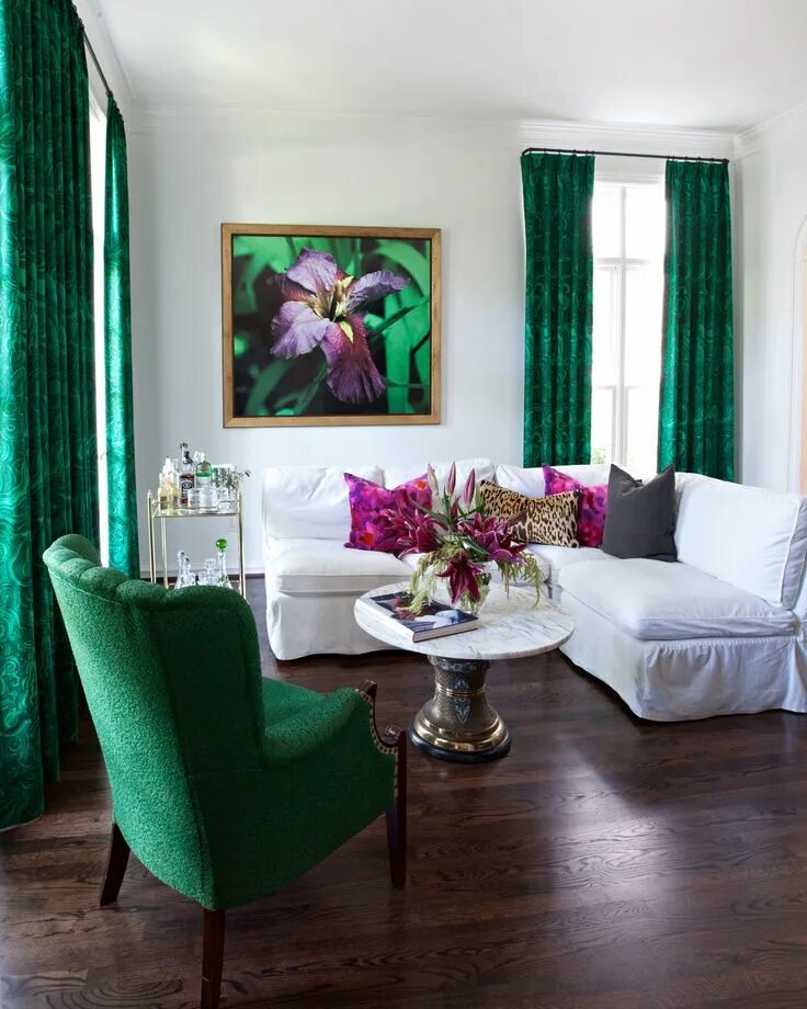 Красивые цвета в интерьере фото White living room decor, Emerald green living room, Living room green
