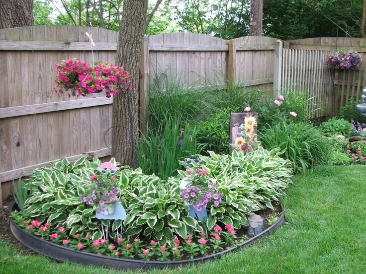 Красивые цветники на дачах фото Pin on Gardening Front yard landscaping design, Front yard landscaping, Flower b