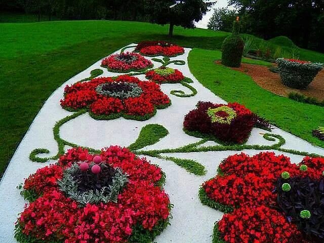 Красивые цветочные клумбы фото Pin by Duean Narkdee on ช อ บ Small flower gardens, Topiary garden, Beautiful ga