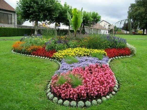 Красивые цветочные клумбы фото Image result for kidney shaped flower bed design Beautiful flowers garden, Small