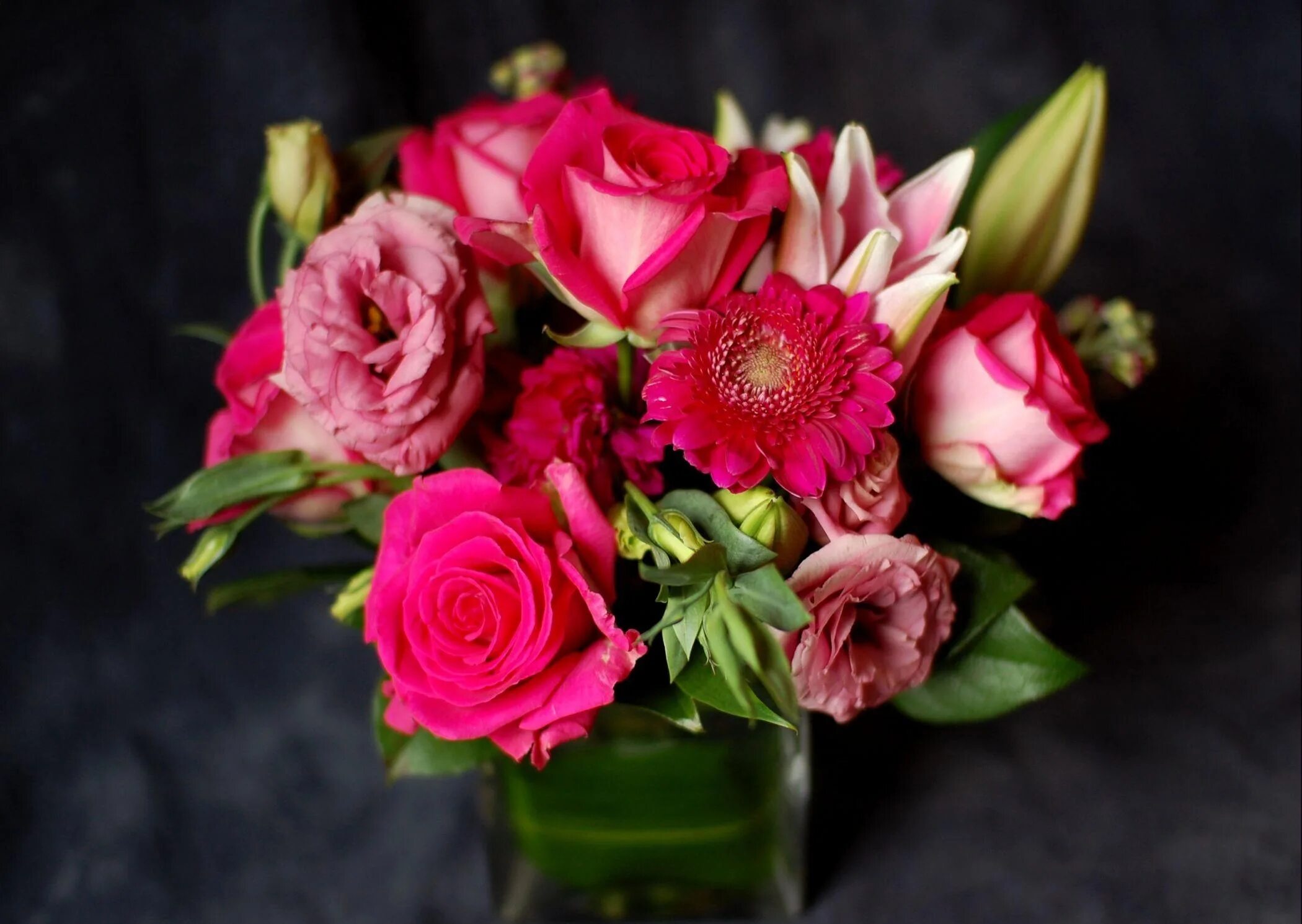 Красивые цветы фото хорошего качества Wallpaper : rose, gerbera, flowers, buds, bouquet, glass, composition 2100x1490 