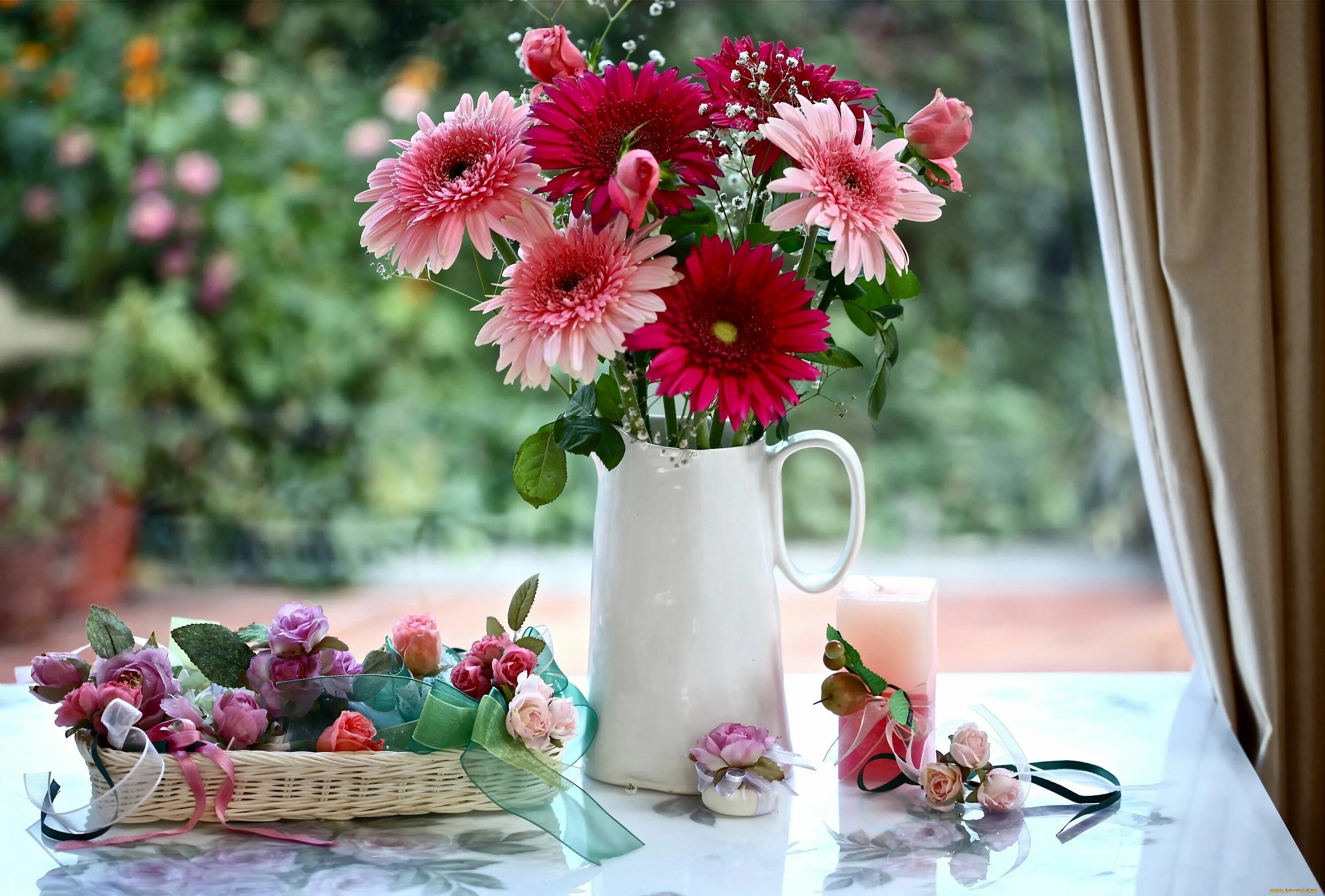 Красивые цветы фото с добрым днем цветы букеты композиции - Поиск в Google Candle decor, Gerbera, Red flowers