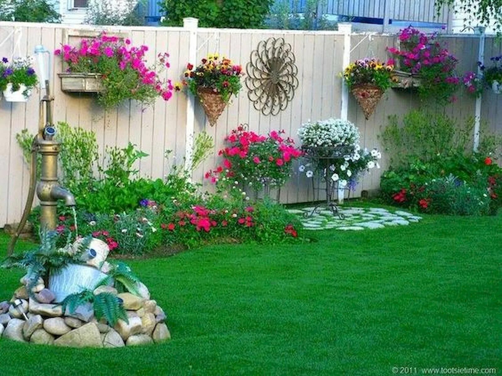 Красивые цветы своими руками на даче 28 Best Farmhouse Backyard Decor Ideas - worldecor.co Diy garden projects, Beaut