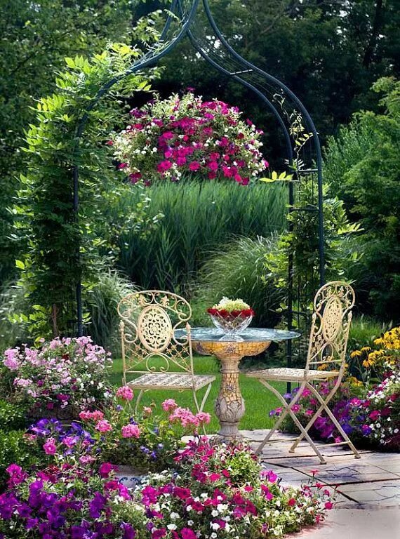 Красивые цветы в саду фото on We Heart It Beautiful gardens, Garden inspiration, Gorgeous gardens