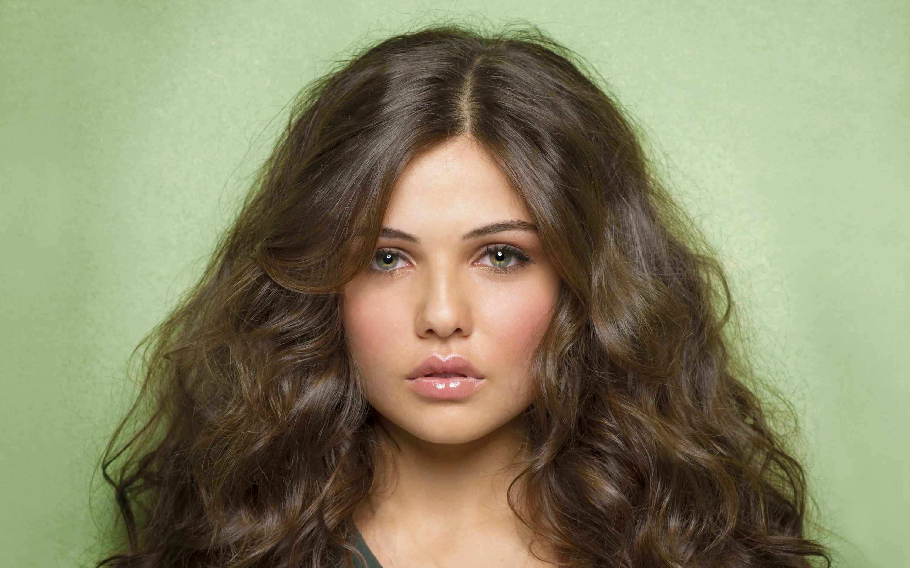 Красивые темно русые волосы фото Cool wallpaper Danielle campbell, Victoria justice, Brunette