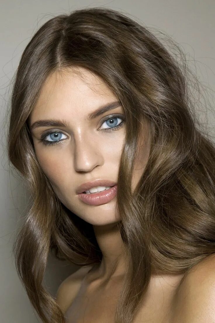 Красивые темно русые волосы фото Bianca Balti ash brown Capelli, Capelli biondo scuro, Acconciature