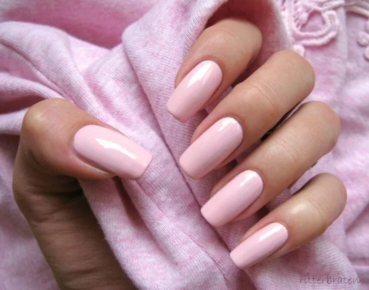 Красивые тона маникюра Smalto rosa antico, unghie forma squadrata, smalto rosa acrilico, pezzo di stoff