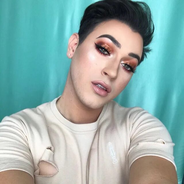 Красивые транс мальчики в макияже @kyliecosmetics: @mannymua733 & The Burgundy Palette Can't wait till it returns 