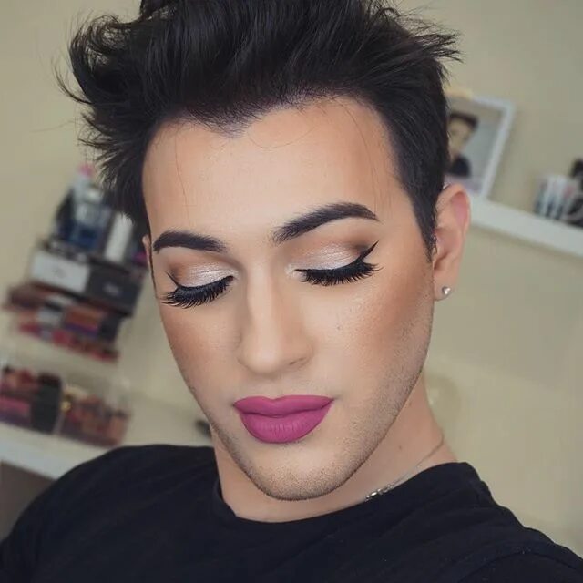 Красивые транс мальчики в макияже ⠀ ⠀ ⠀ ⠀ ⠀ ⠀ ⠀ ⠀ Manny Gutierrez on Instagram: "Editing the tutorial for this loo