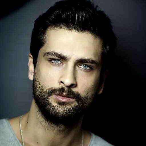 Красивые турецкие актеры мужчины фото Onur Tuna Turkish men, Turkish actors, Actor photo