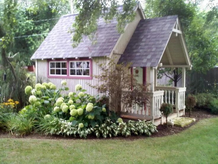 Красивые участки на даче фото реальные Give Your Backyard an Upgrade With These Killer Shed Ideas Shed landscaping, Tin