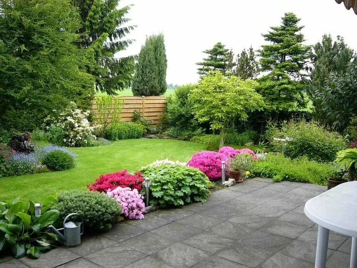 Красивые участки с цветами кустарниками фото Pin by Ирина Николаевна on сад Large backyard landscaping, Front yard landscapin