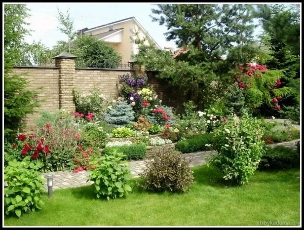 Красивые участки с цветами кустарниками фото Improve The Design Of A Garden Using This Type Of Useful Information Modern land