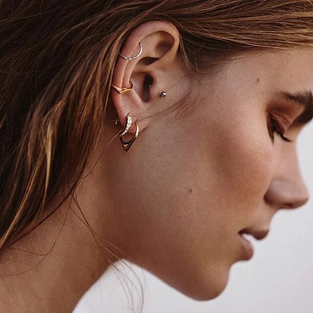 Красивые уши у девушек фото dainty gold earrings Earrings, Ear, Dainty gold earrings