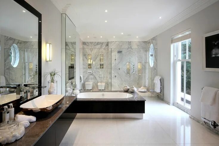 Красивые ванные комнаты частные дома фото Bathroom Suite with Bookmatched Marble White bathroom decor, White bedroom decor