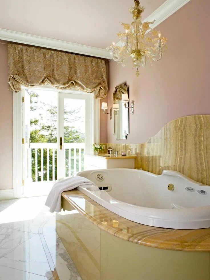 Красивые ванные комнаты интерьер фото Traditional Master Bath With Marble-Surround Tub Stylish bathroom, Bathroom inte