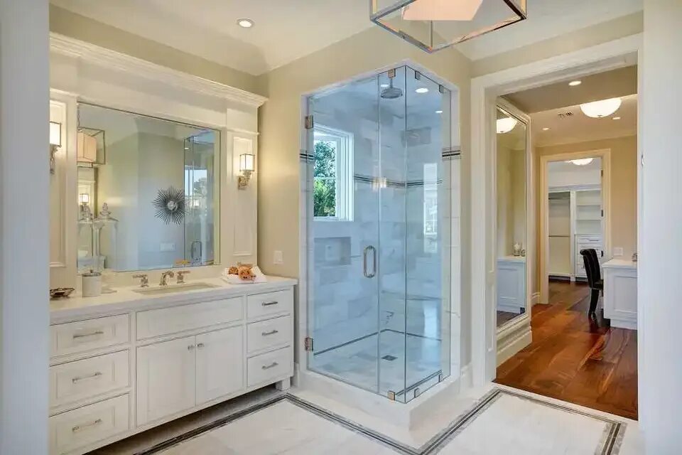 Красивые ванные комнаты с душевой фото Bathroom with corner bath and shower design (59 Photos)