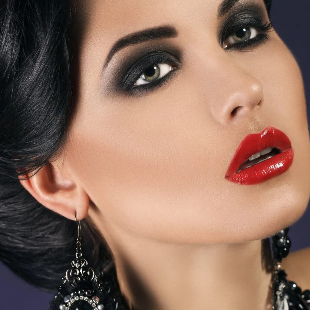 Красивые вечерние макияжи фото Скачать обои woman, brunette, Makeup, hairstyle, раздел стиль в разрешении 1024x