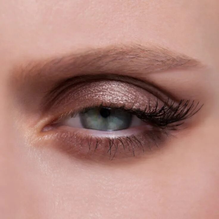 Красивые веки фото Ash and Ember Eye Soot: Half Light Dramatic eyes, Makeup, Eye makeup tutorial