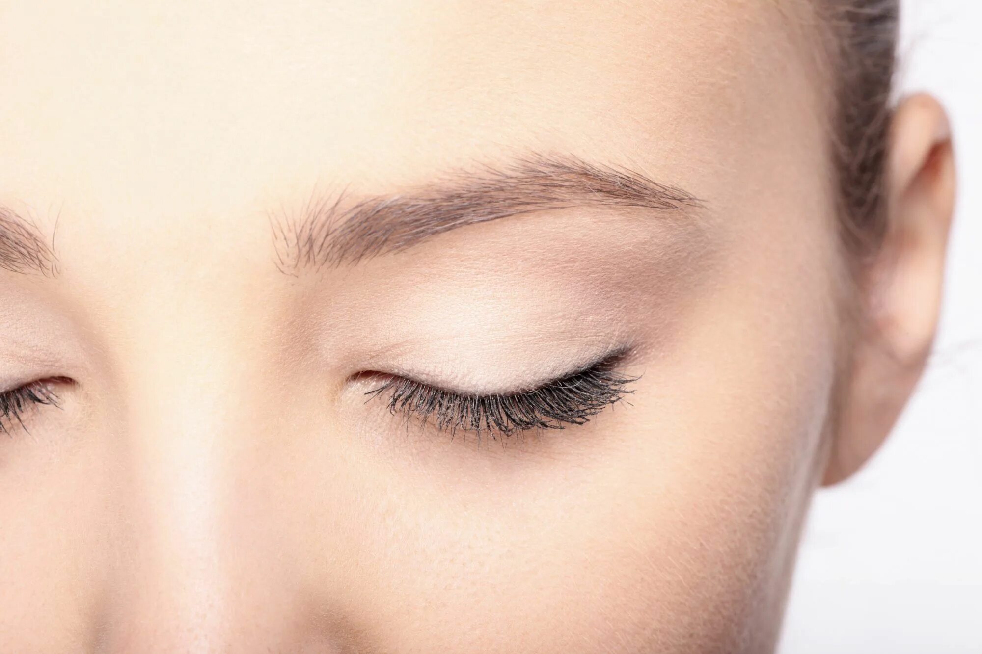 Красивые веки глаз фото 4 Causes of Bumps on the Eyelid Threading salon, Threading eyebrows, Eyelashes