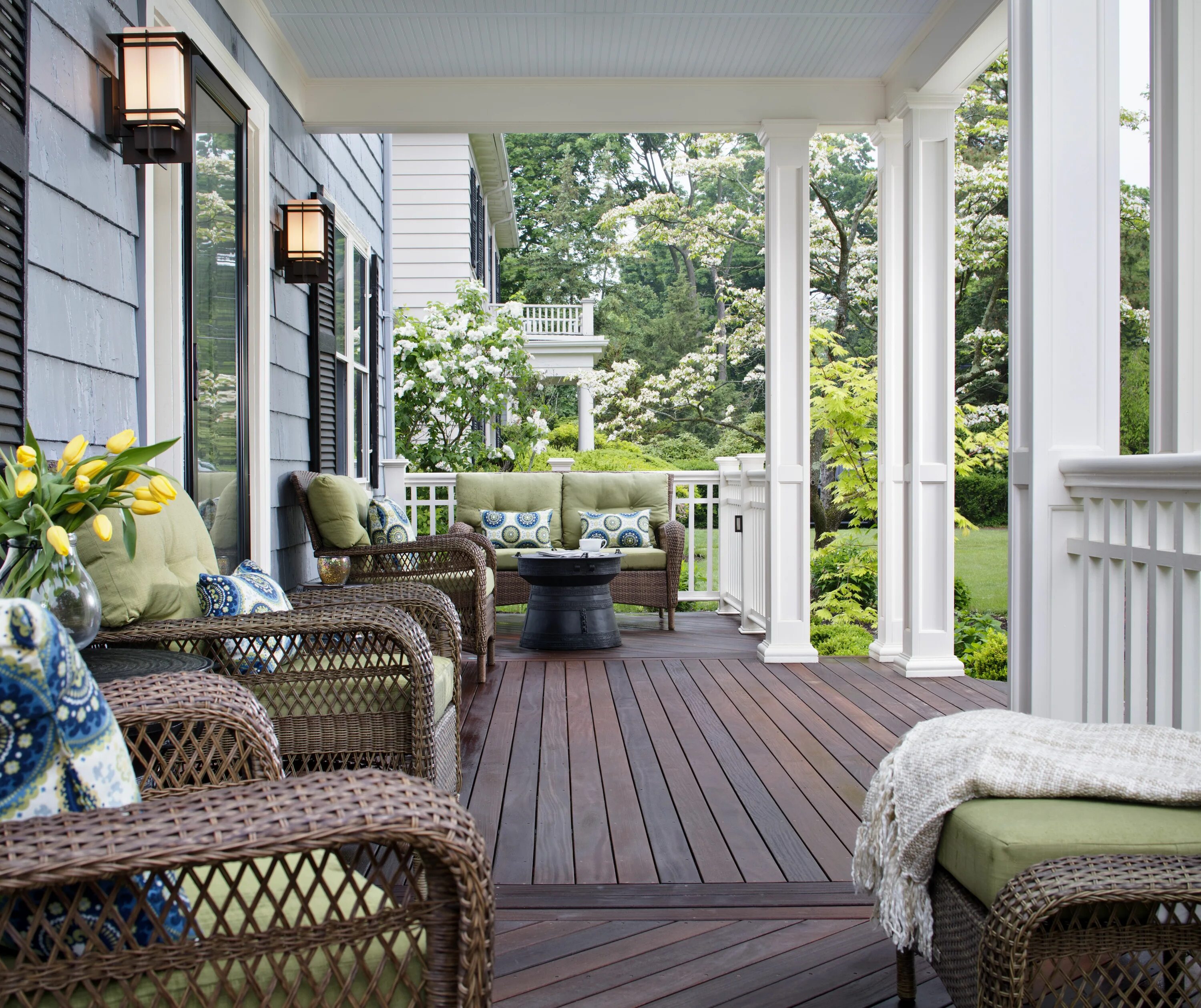 Красивые веранды в частных домах фото How to Make Your Porch Stand Out Porch furniture, Porch design, Front porch furn