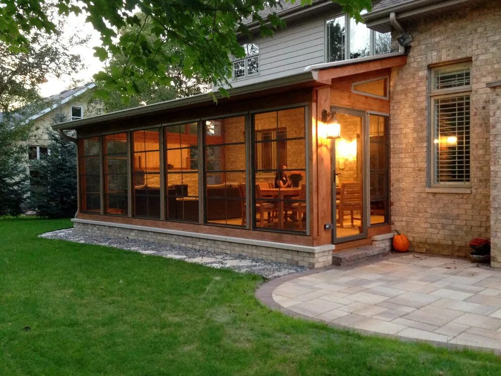 Красивые веранды в частных домах застекленные фото Screen Porch with Fireplace & Patio with Fire Pit - Рустика - Веранда - Чикаго -