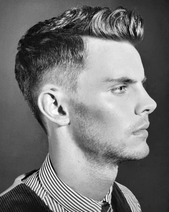 Красивые виски прически capelli-uomo-anni-50-stile-rasato-lato-pompadour-laterale-foto-bianca-nera Cheve