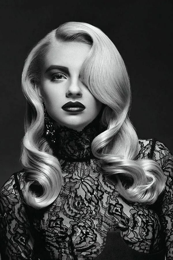 Красивые волосы черно белое фото Three spectacular styles with one haircut design. Muse: 1940s #VeronicaLake Gorg
