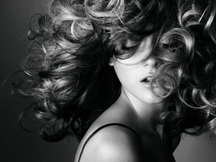Красивые волосы черно белое фото If only I had a wind machine Black white hair, Medium length hair styles, Hair p