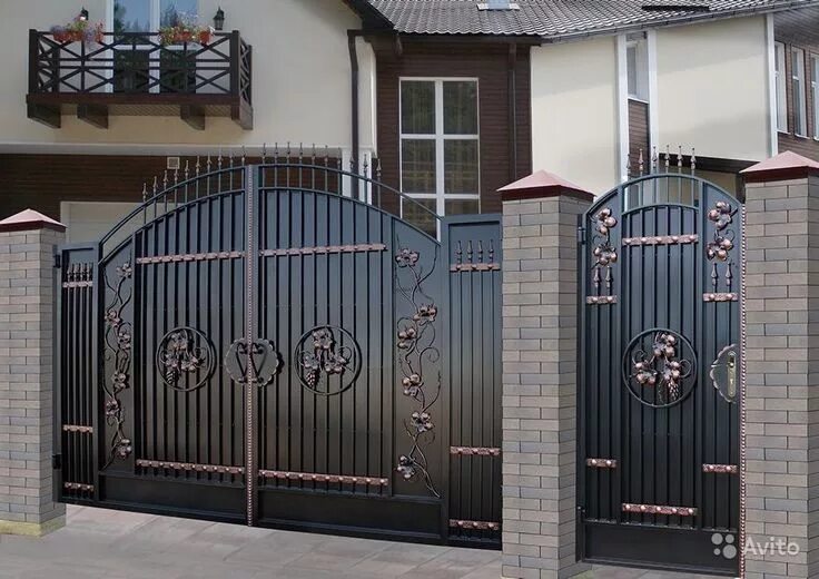 Красивые ворота с калиткой фото Мир Ковки-Кованые ворота в Оренбурге House gate design, Door gate design, Gate d