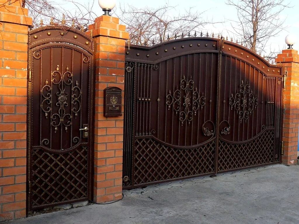 Красивые ворота с калиткой фото Распашные ворота купить с доставкой и установкой в Москве Компания "Решётки на о