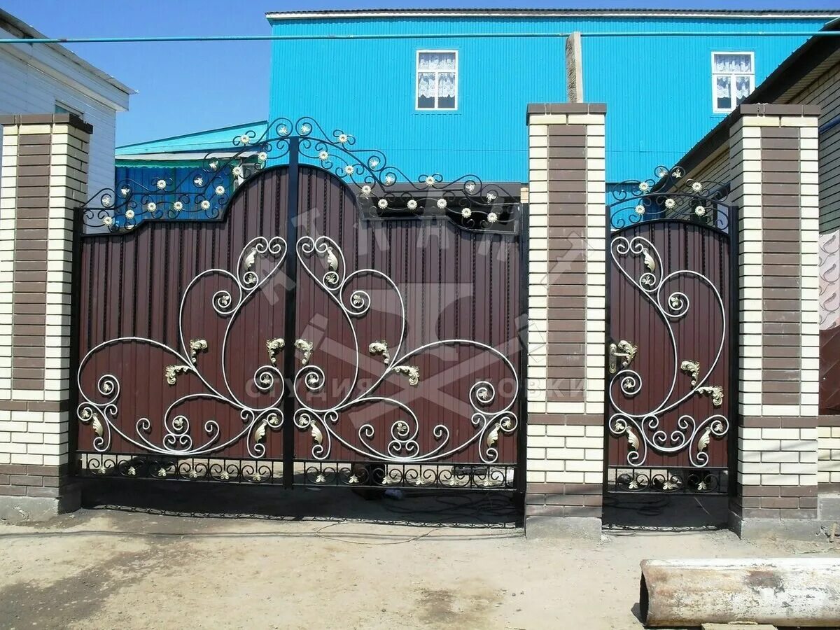 Красивые ворота с калиткой фото Кованая калитка для частного дома ККЛ-019: купить в Москве, фото, цены
