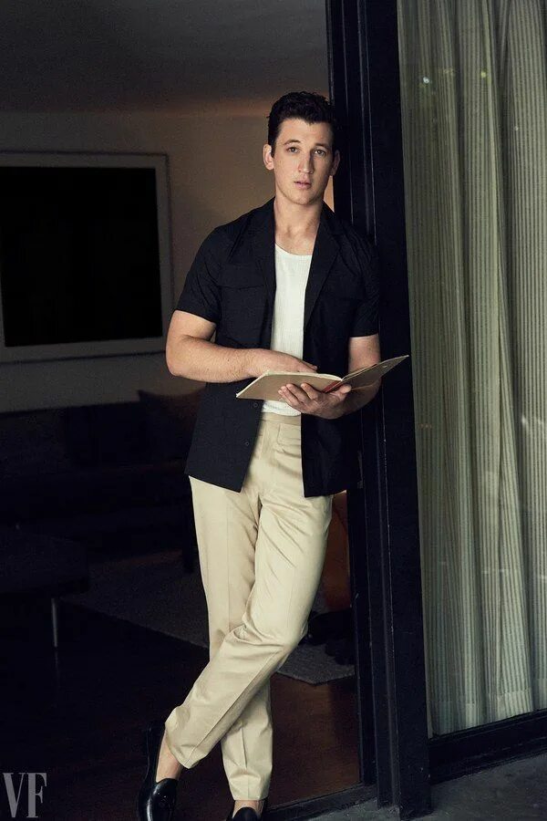 Красивые высокие мужчины фото Miles Teller, photographed by Brian Bowen Smith for Vanity Fair, November 2016. 