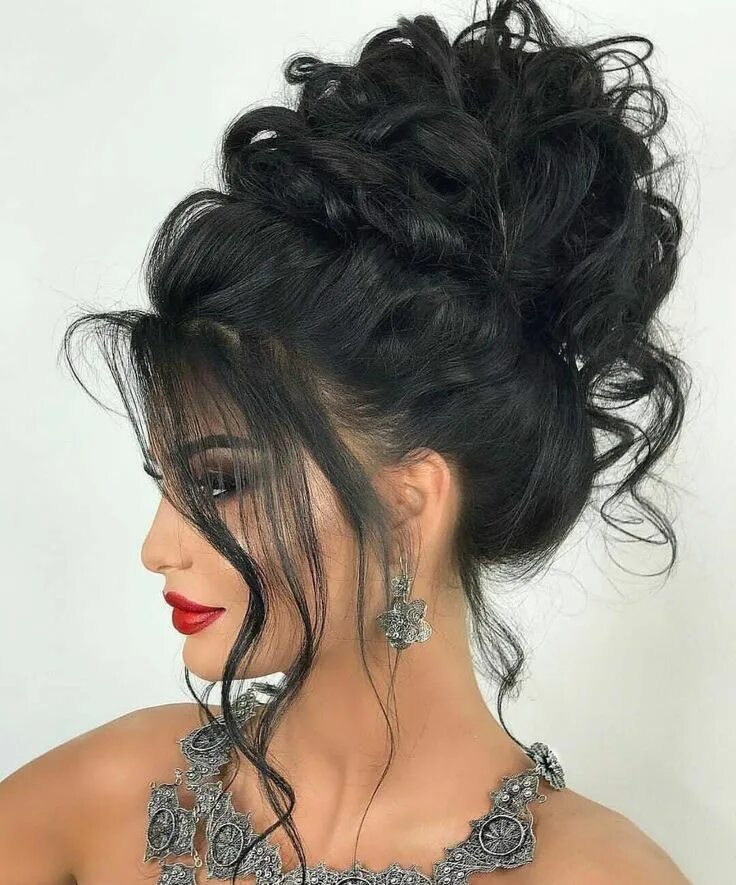 Красивые высокие прически на средние Gorgeous updo Прически, Идеи причесок, Романтические прически