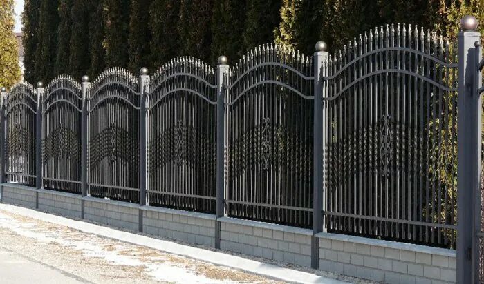 Красивые заборы из металла фото Заборы и ограждения купить заборы и ограждения по выгодной цене в ООО "Строймонт