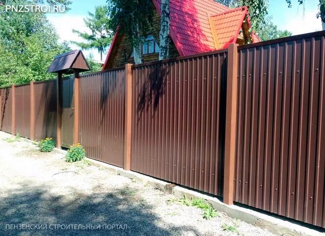 Красивые заборы из металлопрофиля фото Строительство заборов из профнастила под ключ в Пензе для домов и дач