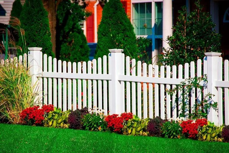 Красивые заборы на дачу фото Pretty Picket Fences Vinyl picket fence, Fence design, Backyard fences