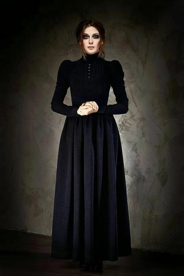 Красивые закрытые платья фото Yana the Gothic Homemaker. Gothic victorian dresses, Victorian fashion women, Bl