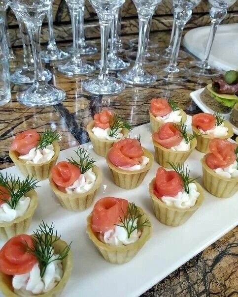 Красивые закуски на праздничный стол фото Красивые и вкусные закуски, которые украсят любой стол Интересный контент в груп