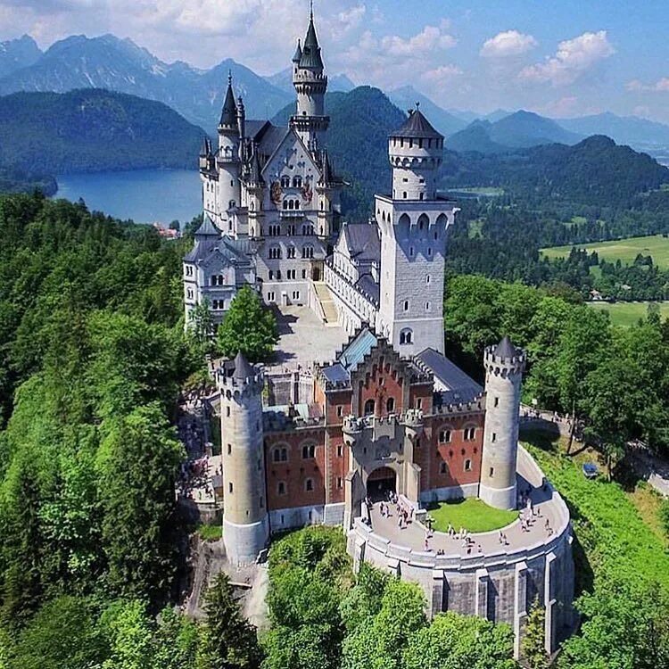 Красивые замки мира фото Happy Wanderlust on Twitter Neuschwanstein castle, Beautiful castles, Castle