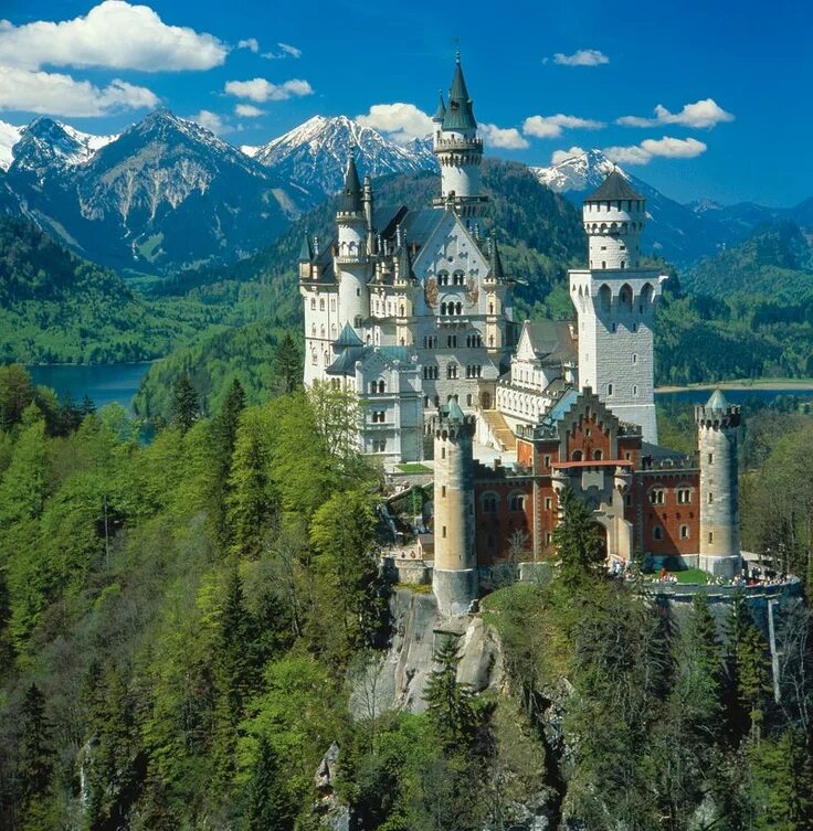 Красивые замки мира фото Bayerische Schlösserverwaltung Schloss Neuschwanstein Besucher-Info Allgemeine I