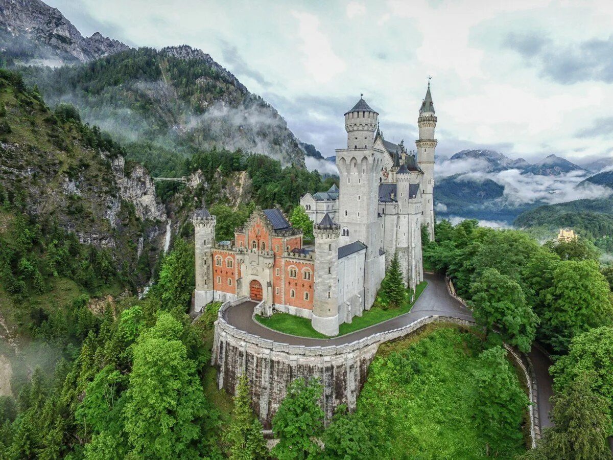 Красивые замки мира фото Munich To Neuschwanstein Castle (Complete Travel Guide) Neuschwanstein castle, V